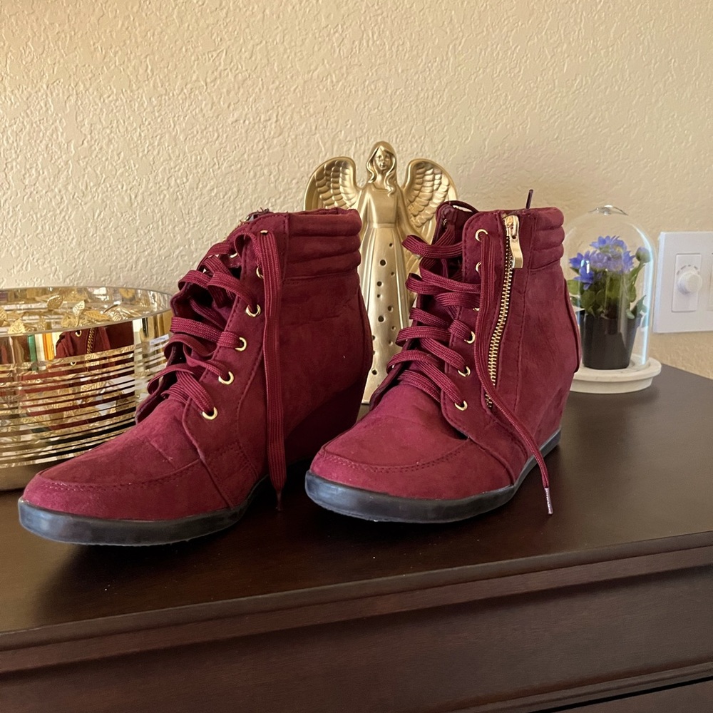 Nice boots, good condition , size like 8